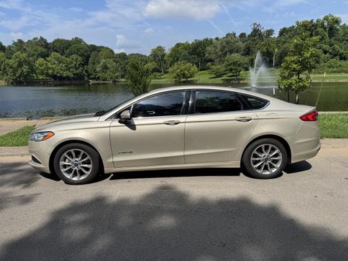 2017 Ford Fusion Hybrid SE
