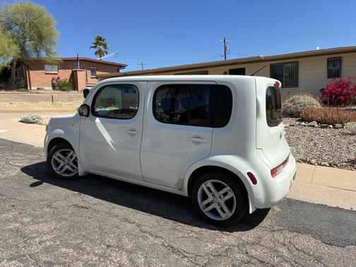 White 2010 Nissan Cube 1.8 SL