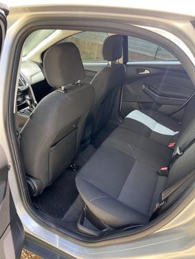 Silver 2015 Ford Focus SE