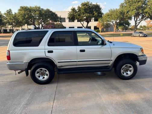 Silver 2000 Toyota 4Runner Base