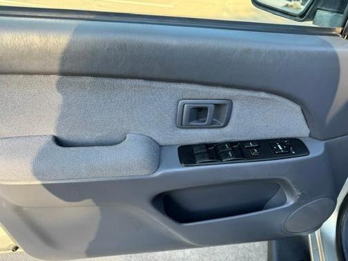 Silver 2000 Toyota 4Runner Base
