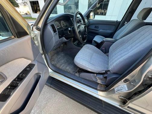 Silver 2000 Toyota 4Runner Base
