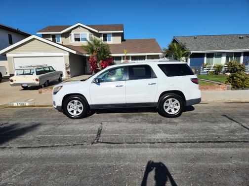 White 2016 GMC Acadia SLE-1