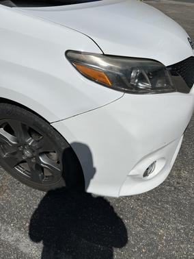 White 2017 Toyota Sienna SE Premium