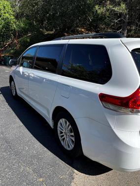 White 2014 Toyota Sienna Limited
