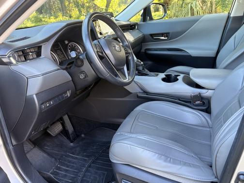 2021 Toyota Venza LE