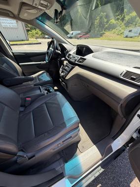 White 2011 Honda Odyssey EX-L