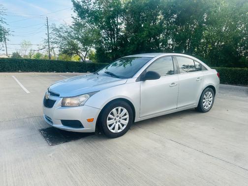 Silver 2011 Chevrolet Cruze LS