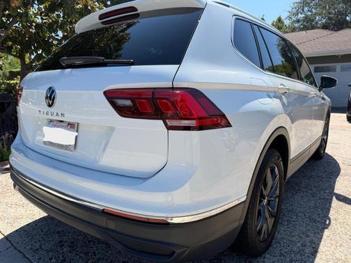 White 2024 Volkswagen Tiguan 2.0T SE