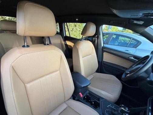 White 2024 Volkswagen Tiguan 2.0T SE