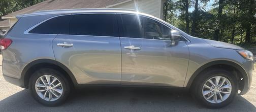 Gold 2017 Kia Sorento LX