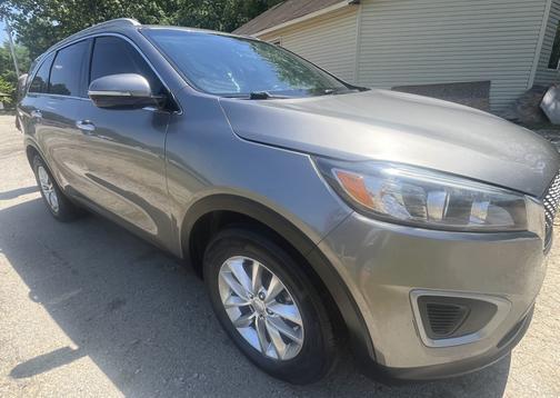 Gold 2017 Kia Sorento LX