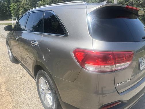 Gold 2017 Kia Sorento LX