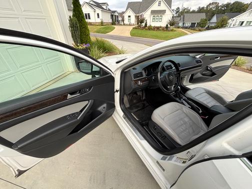 2015 Volkswagen Passat 2.0L TDI SEL Premium