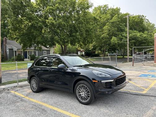2016 Porsche Cayenne Base