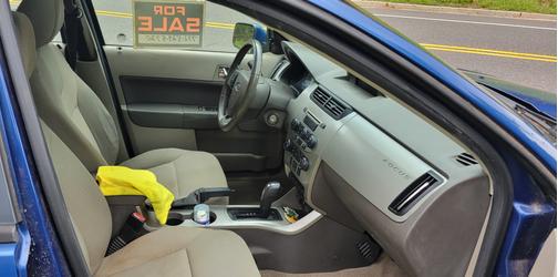 Blue 2009 Ford Focus SES