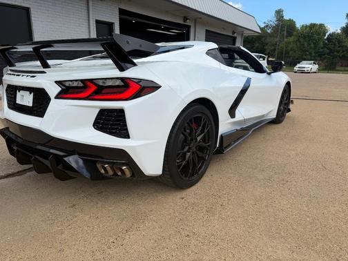 White 2024 Chevrolet Corvette Stingray w/1LT