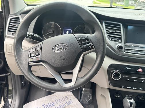 Black 2018 Hyundai TUCSON SEL