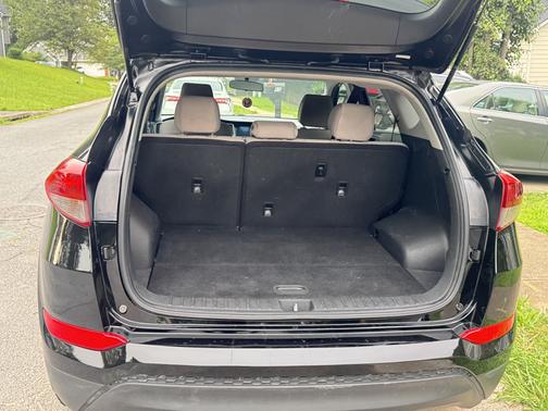 Black 2018 Hyundai TUCSON SEL