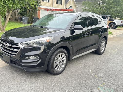 Black 2018 Hyundai TUCSON SEL