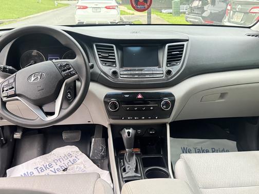 Black 2018 Hyundai TUCSON SEL