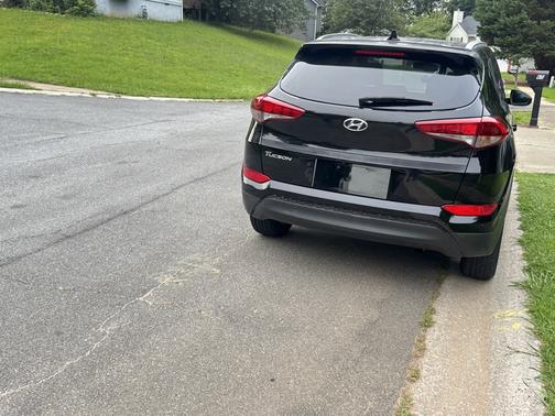 Black 2018 Hyundai TUCSON SEL