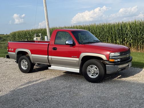Red 2000 Chevrolet Silverado 2500 H/D