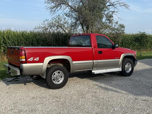 Red 2000 Chevrolet Silverado 2500 H/D