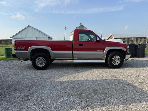 Red 2000 Chevrolet Silverado 2500 H/D
