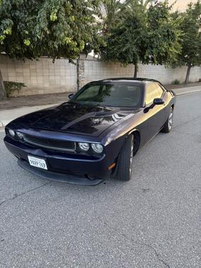 Blue 2013 Dodge Challenger SXT
