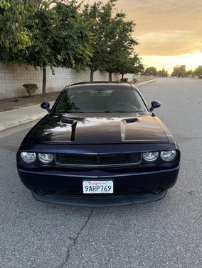 Blue 2013 Dodge Challenger SXT
