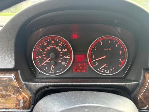 Silver 2006 BMW 330 xi