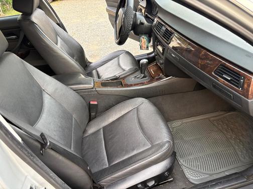 Silver 2006 BMW 330 xi