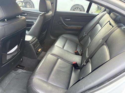 Silver 2006 BMW 330 xi