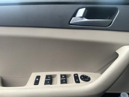 2017 Hyundai SONATA SE