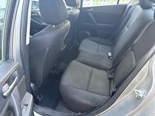 2013 Mazda Mazda3 i Sport