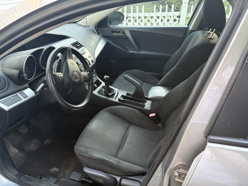 2013 Mazda Mazda3 i Sport