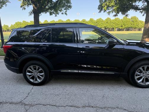 Black 2023 Ford Explorer XLT