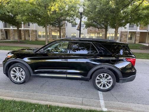 Black 2023 Ford Explorer XLT