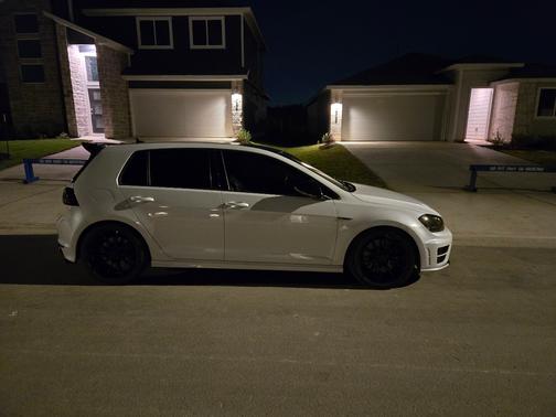 2016 Volkswagen Golf R 4-Door