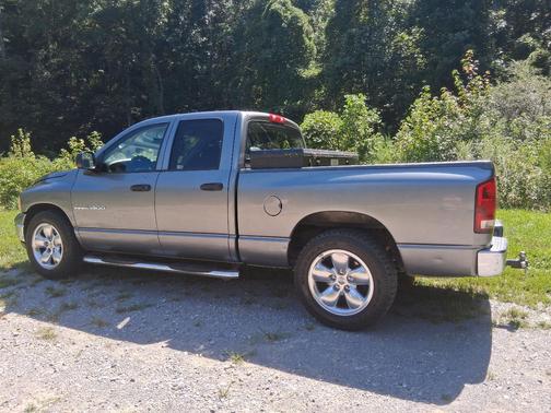 Gray 2005 Dodge Ram 1500 SLT Quad Cab