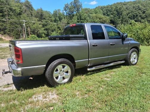 Gray 2005 Dodge Ram 1500 SLT Quad Cab