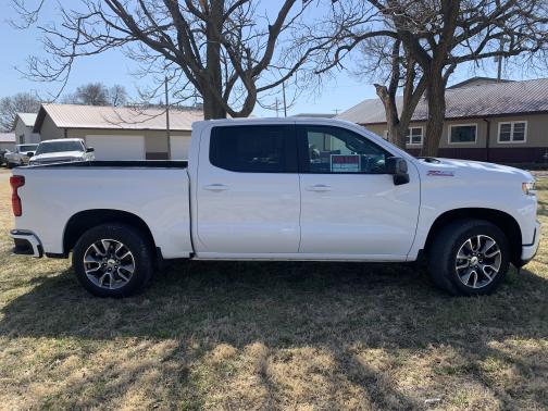 Photo 1 of 4 of 2021 Chevrolet Silverado 1500 RST