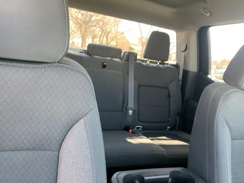Photo 3 of 4 of 2021 Chevrolet Silverado 1500 RST