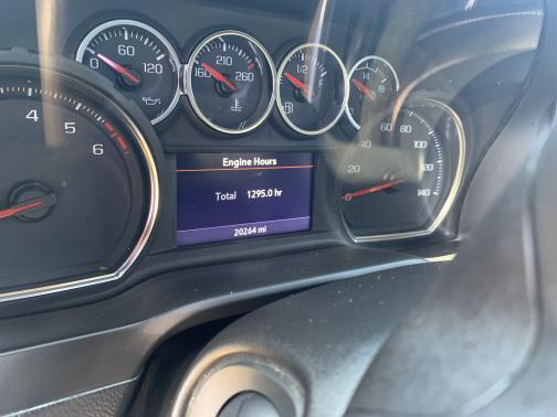 Photo 4 of 4 of 2021 Chevrolet Silverado 1500 RST
