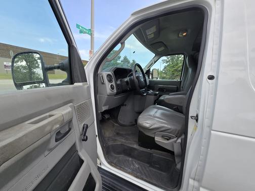 2014 Ford E350 Super Duty Cargo