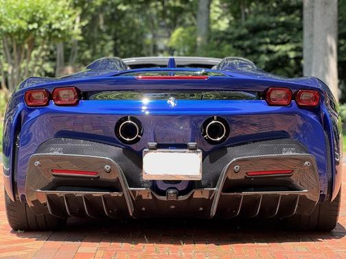 2022 Ferrari SF90 Spider Base
