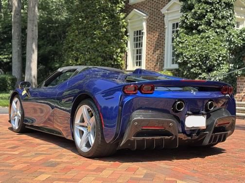 2022 Ferrari SF90 Spider Base