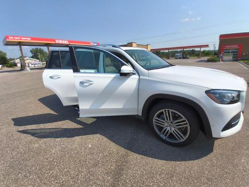 White 2022 Mercedes-Benz GLS 450 4MATIC