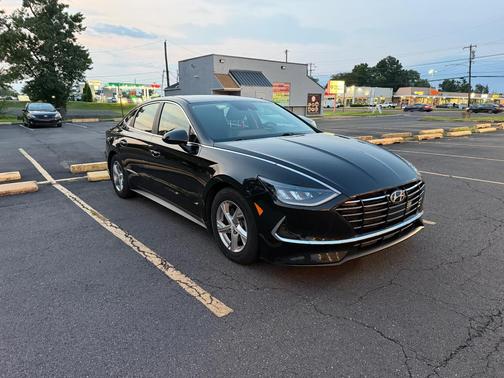 Black 2021 Hyundai SONATA SE